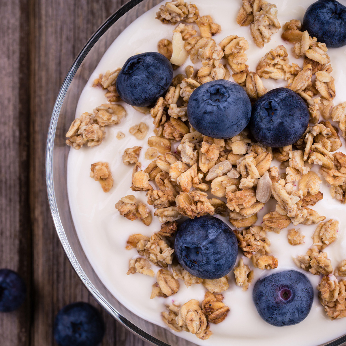 Yogurt with blueberries and granola